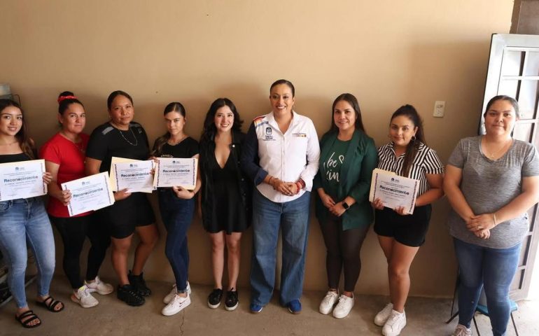Concluye con éxito curso básico de uñas en Gámez Orozco, impulsando el desarrollo de mujeres en Pabellón de Arteaga