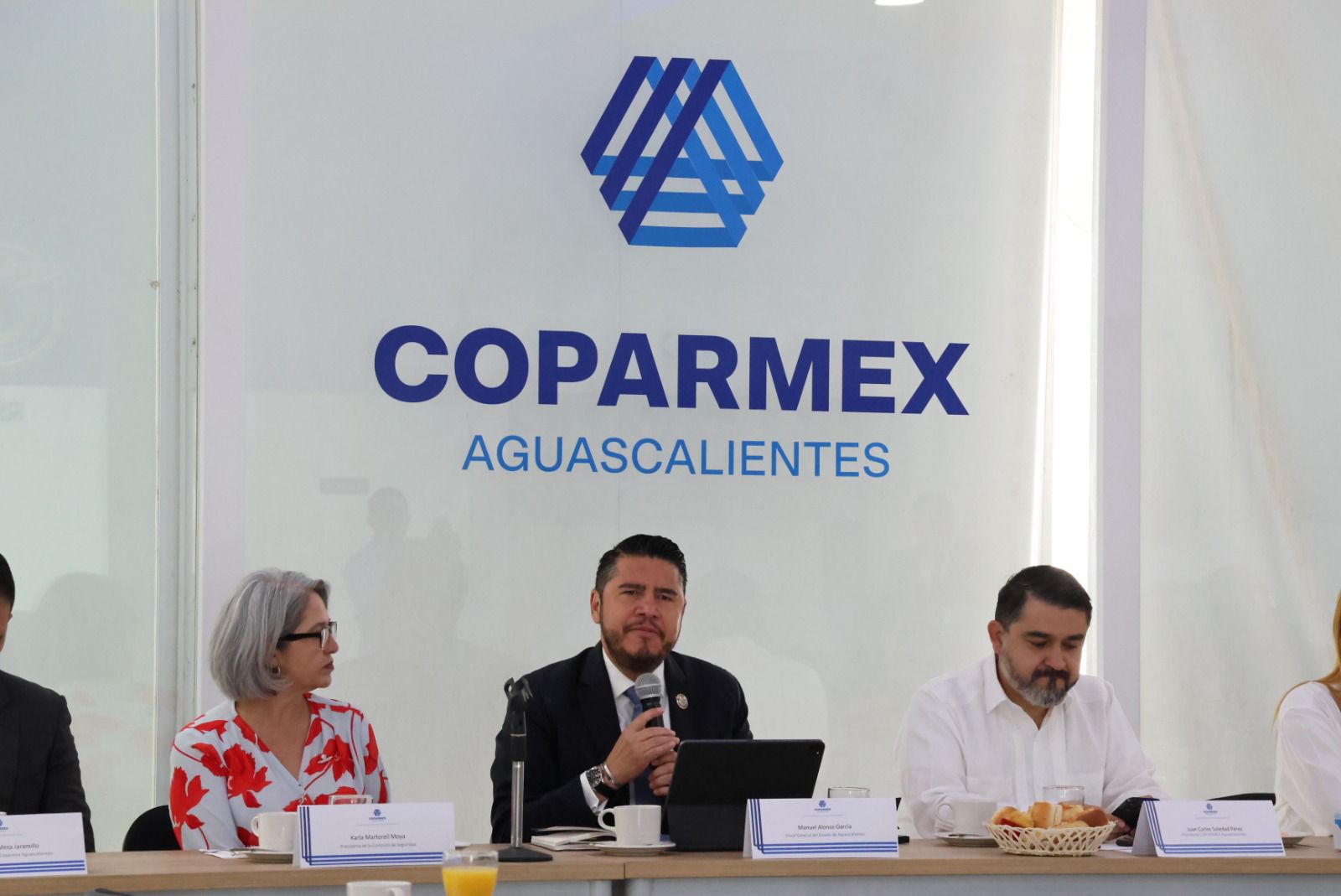 EL FISCAL GENERAL DEL ESTADO, COMPARTE AVANCES CON MIEMBROS DE COPARMEX AGUASCALIENTES