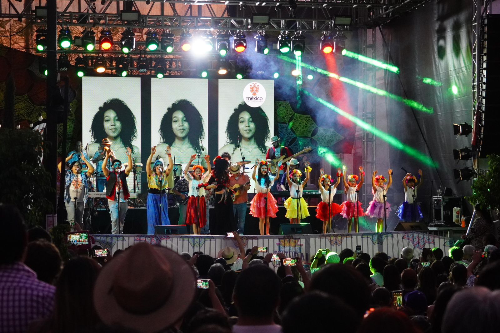 EL TALENTO DEL CENTRO CULTURAL MÉXICO CONTEMPORÁNEO DESPIDIÓ AL CORREDOR CARRANZA CON POP, ROCK Y JAZZ