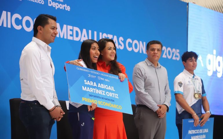 EN RECONOCIMIENTO A SU ESFUERZO, TERE JIMÉNEZ ENTREGA ESTÍMULOS ECONÓMICOS A 232 MEDALLISTAS