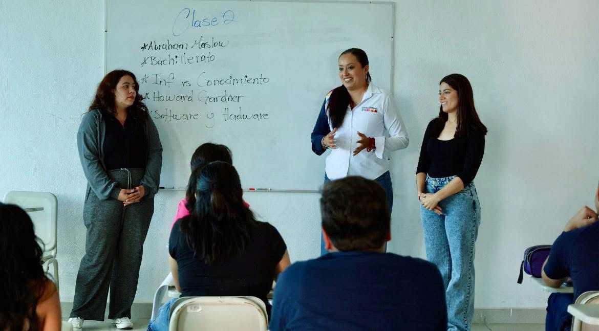 Lucero Espinoza refrenda su compromiso con la educación durante visita a alumnos de la Preparatoria Abierta