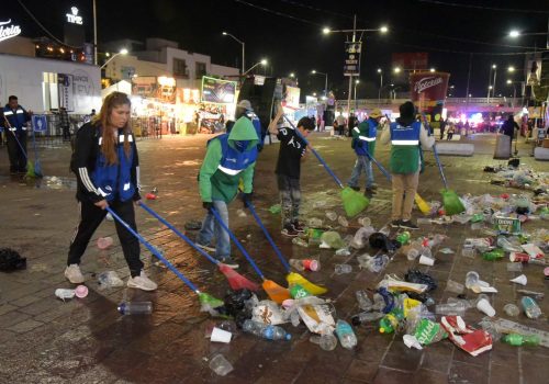 MANTIENE MUNICIPIO JORNADAS DE LIMPIEZA Y LAVADOS PERMANENTES EN LA FERIA DE SAN MARCOS