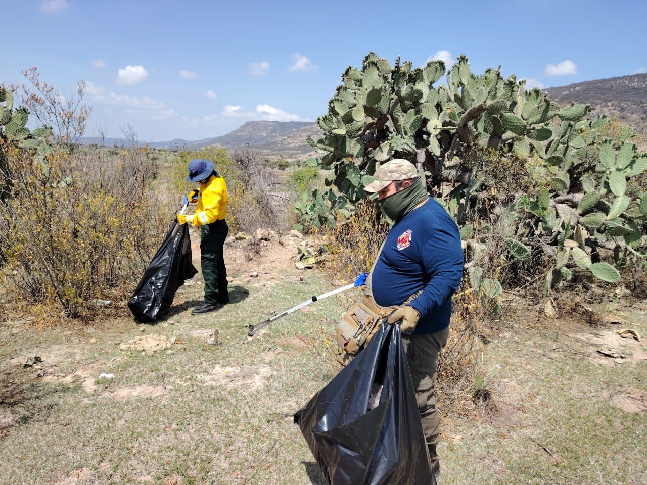 REALIZAN MEGA LIMPIEZA EN LA SIERRA FRÍA
