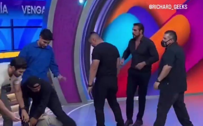 ¡Alberto del Río se descontrola y desata el caos en Venga la Alegría! 