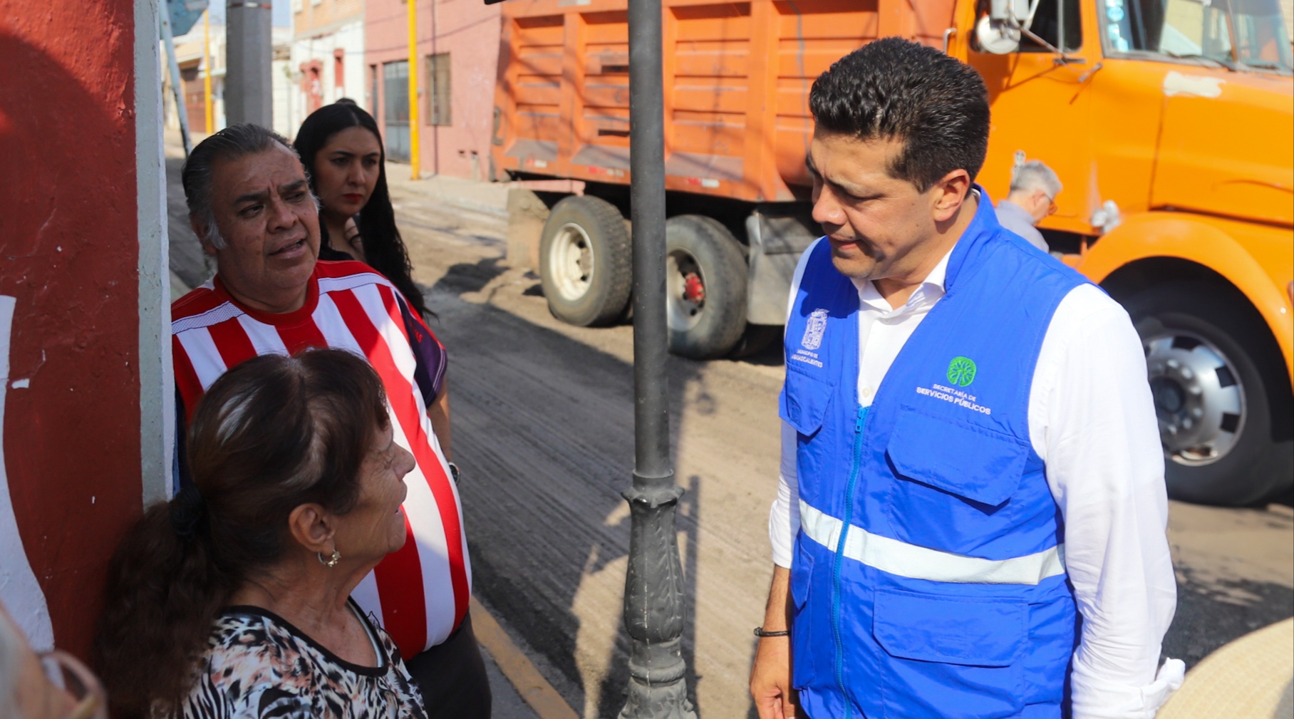 SUPERVISA LEO MONTAÑEZ TRABAJOS DE MANTENIMIENTO DE CALLE PRIMO VERDAD