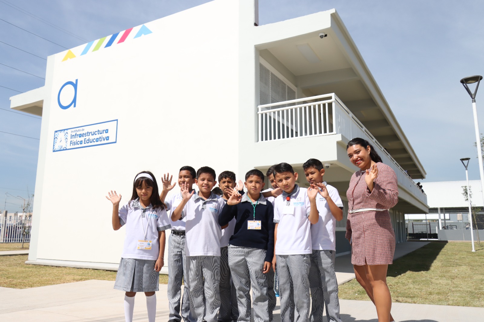 TERE JIMÉNEZ IMPULSA INVERSIÓN SIN PRECEDENTES PARA NUEVAS ESCUELAS, COMPUTADORAS Y MEJOR EQUIPAMIENTO EDUCATIVO