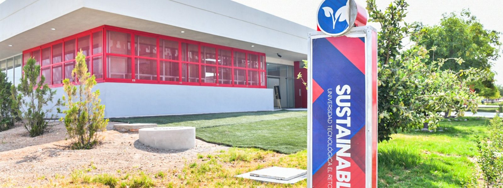 TERE JIMÉNEZ SUPERVISA LAS NUEVAS AULAS Y AUDITORIO DE LA UNIVERSIDAD TECNOLÓGICA EL RETOÑO