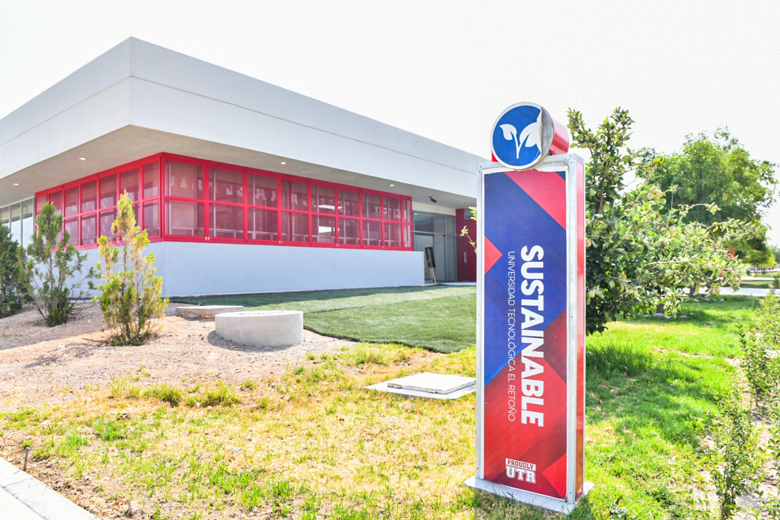 TERE JIMÉNEZ SUPERVISA LAS NUEVAS AULAS Y AUDITORIO DE LA UNIVERSIDAD TECNOLÓGICA EL RETOÑO