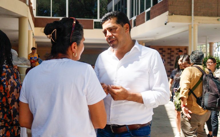 VISITA LEO MONTAÑEZ A VECINOS DE CALVILLITO