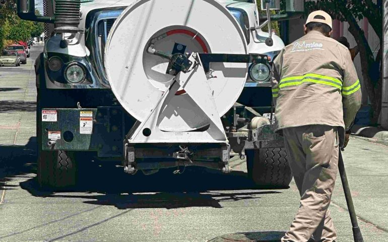 REFUERZA MIAA MANTENIMIENTO DE ALCANTARILLADO POR TEMPORADA DE LLUVIAS
