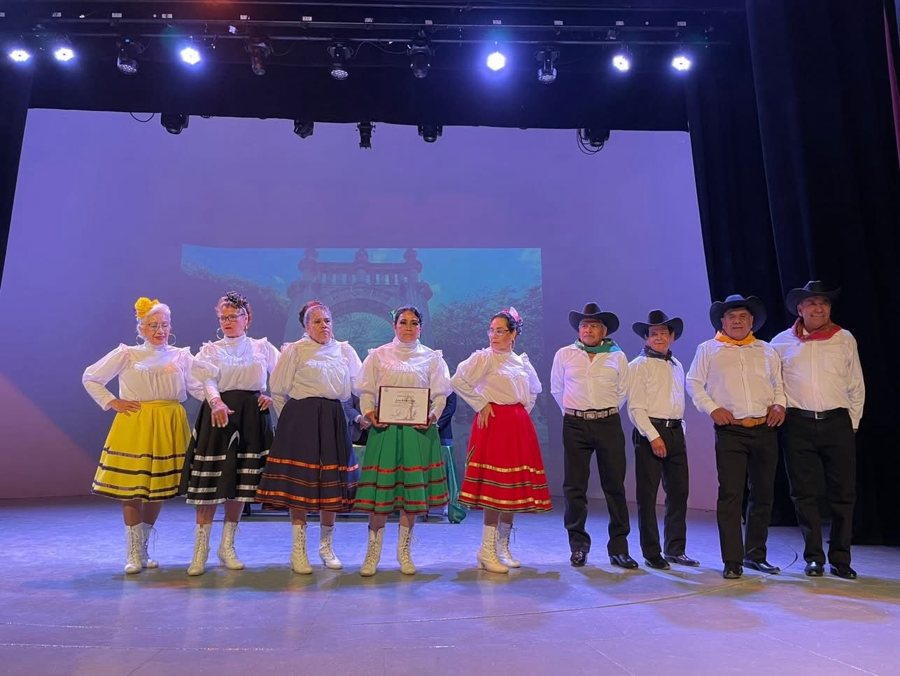 El día de ayer se celebró el primer “Encuentro Estatal de Danza Folclórica de los Adultos Mayores”.💃