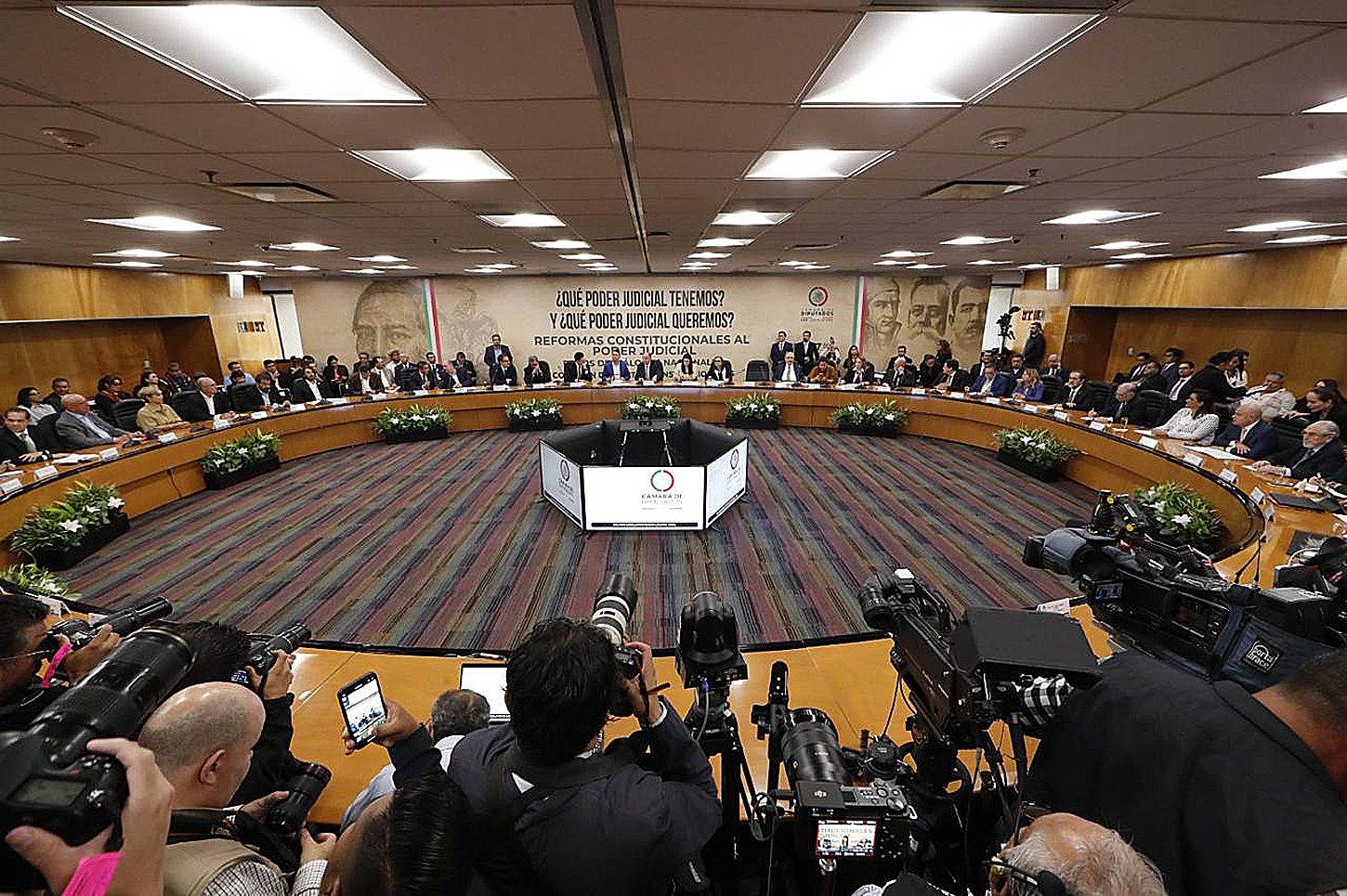 De la democracia al dedazo: crónica de una reforma para someter al Poder Judicial
