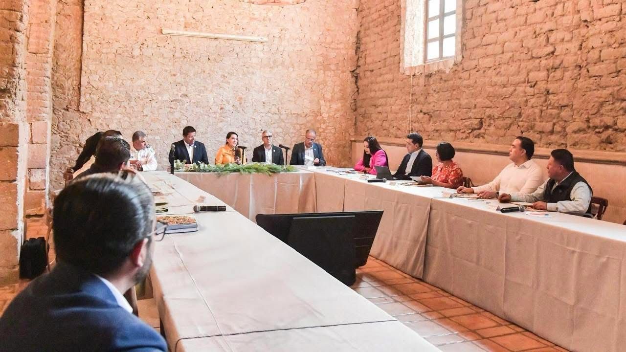 Hoy participé en la 7ma reunión mensual de trabajo de presidentes municipales, junto a la Gobernadora Tere Jiménez y los alcaldes de Aguascalientes, en el Municipio de Jesús María. 🤝