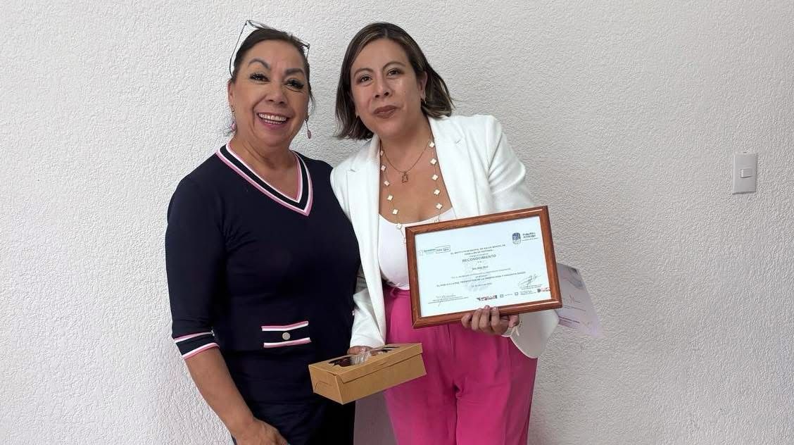 la Dra. Katy Rico, experta tanatóloga y fundadora del Instituto del Duelo La Paz por México, quien brindó una capacitación