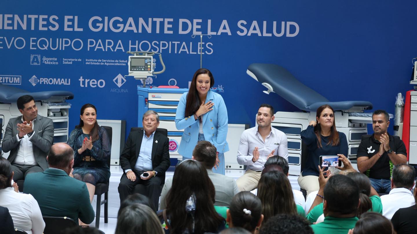Tuve el honor de acompañar a nuestra Gobernadora Tere Jiménez en la entrega de equipamiento médico de última generación para los hospitales de nuestro estado, incluyendo el Hospital de Pabellón de Arteaga.