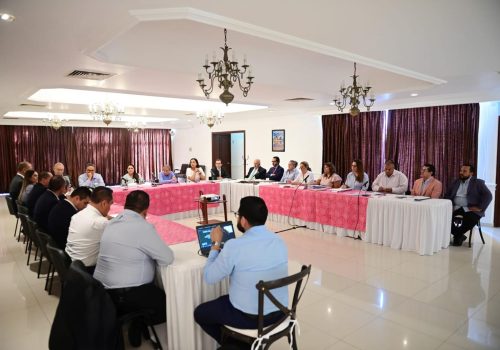 🏥✨ Hoy acompañé con orgullo a nuestra Gobernadora Tere Jiménez en la firma de las escrituras para la creación del nuevo Hospital de Traumatología del IMSS, que será construido en Pabellón de Arteaga.