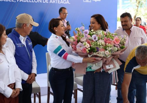 🎉💙 Aprovechando la visita de nuestra querida gobernadora Tere Jiménez a la inauguración del pozo en Santa Isabel