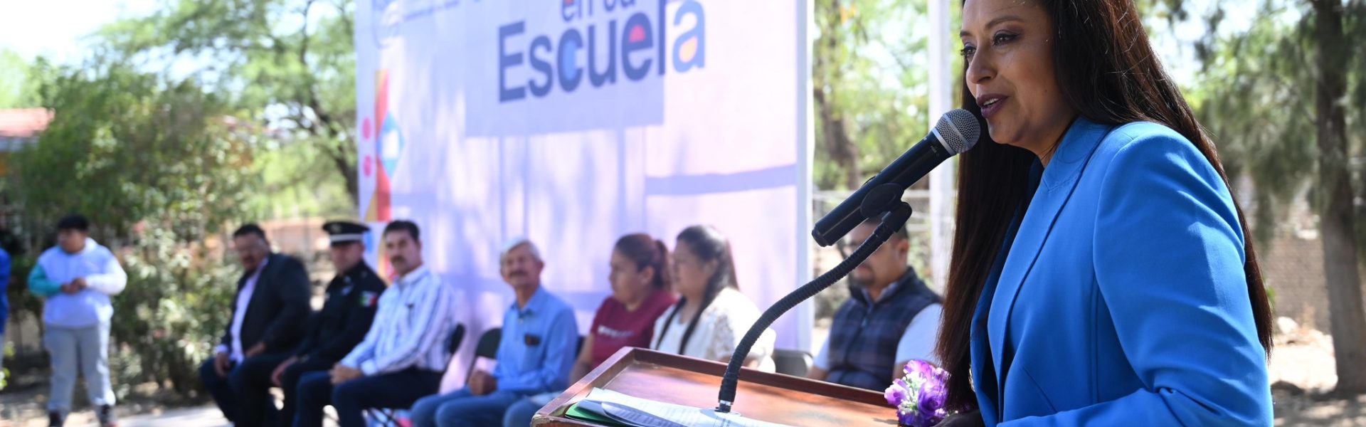🇲🇽 Esta mañana acompañamos con orgullo los Honores a la Bandera en la Escuela 16 de Septiembre, en la comunidad de Santiago, conmemorando al heroico Escuadrón 201.