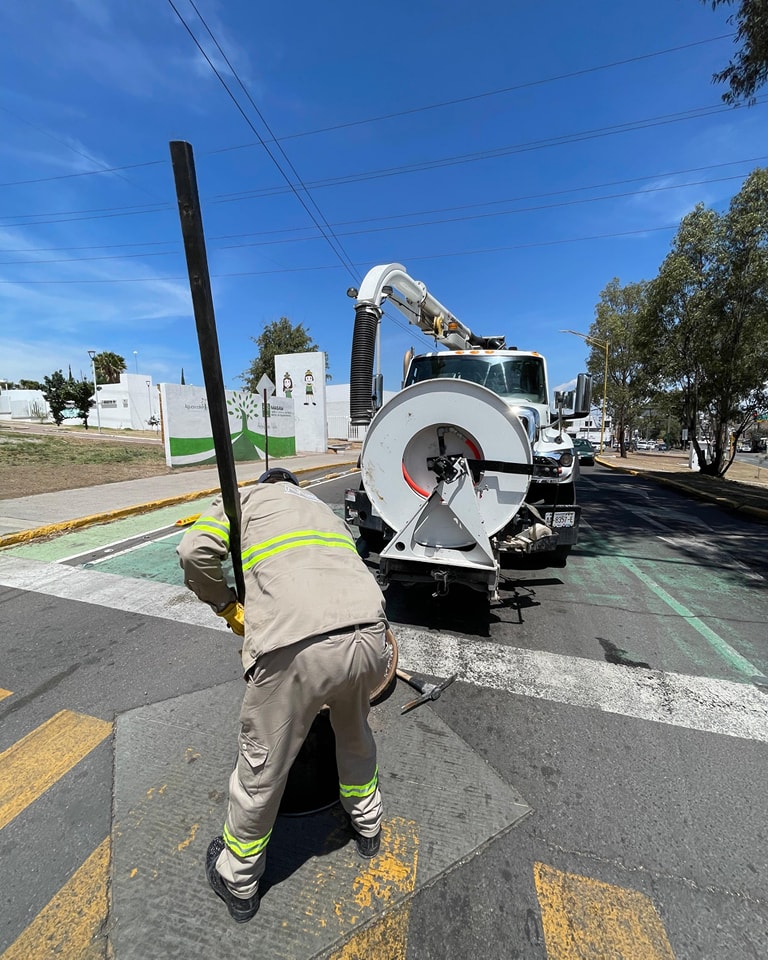 ✅ Realizamos un desazolve en un pozo de visita obstruido, en el cual removimos los tapones generados para darle un correcto flujo a las descargas sanitarias. 🚛🕳️🚧👷
