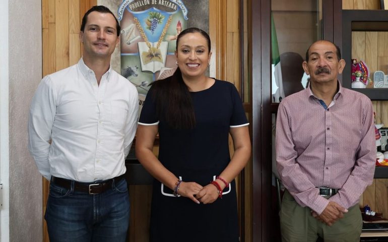 Reunión de trabajo para impulsar proyectos de desarrollo en Pabellón de Arteaga
