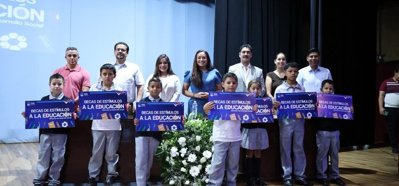 Entregan becas del Programa de Estímulos a la Educación Básica en Pabellón de Arteaga