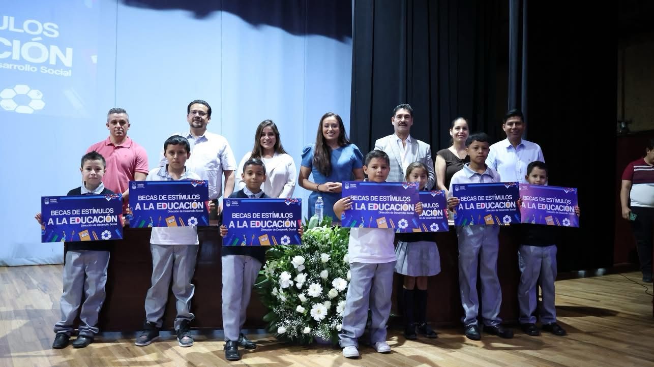 Entregan becas del Programa de Estímulos a la Educación Básica en Pabellón de Arteaga