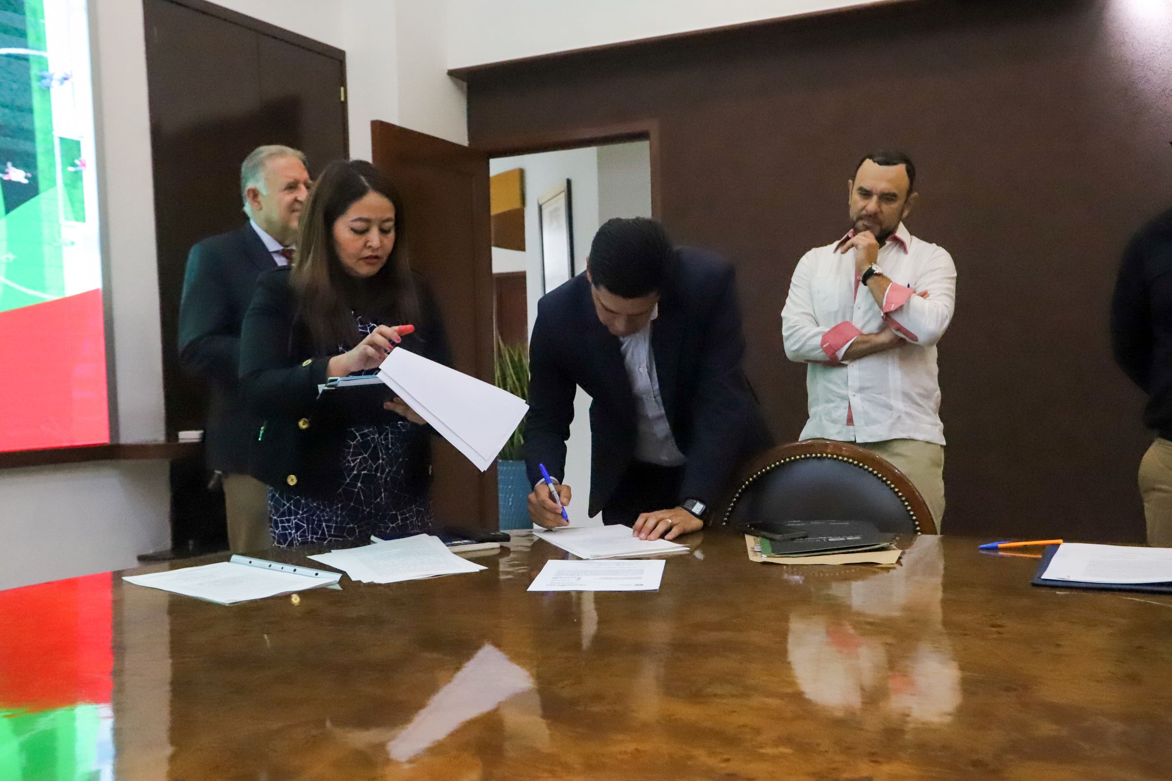 FIRMA MUNICIPIO ESCRITURAS PARA CONSOLIDAR MEJOR EQUIPAMIENTO URBANO Y ESPACIOS EDUCATIVOS