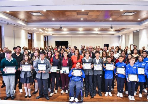 TERE JIMÉNEZ IMPULSA CON BECAS A ESTUDIANTES BRILLANTES QUE COMPETIRÁN EN ESTADOS UNIDOS Y SINGAPUR
