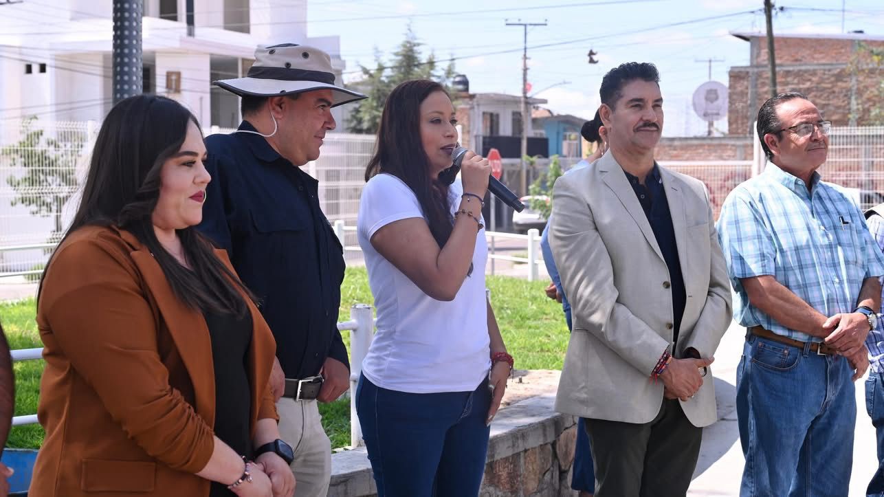 Lucero Espinoza celebra el Día del Árbol con reforestación en el Jardín Juárez
