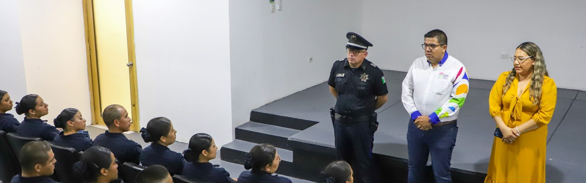 VISITA CÉSAR MEDINA A PRÓXIMOS POLICÍAS DE JESÚS MARÍA