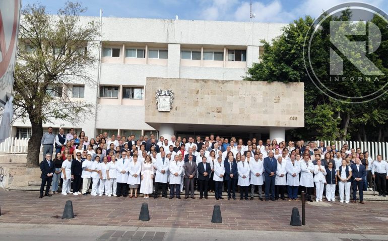 Fotografía para la Historia: Médicos se despiden del antiguo Hospital Hidalgo