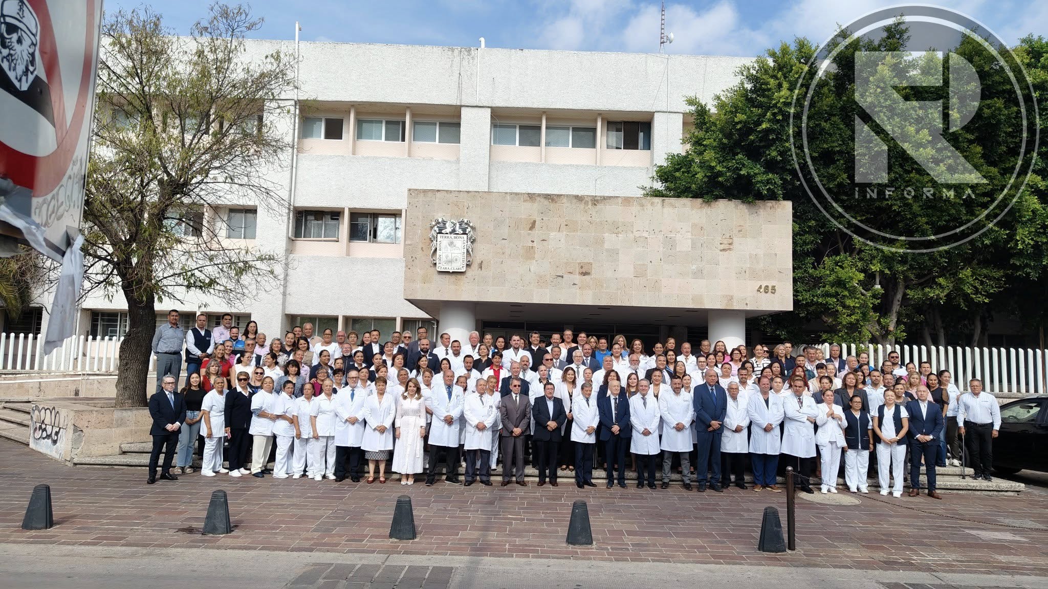 Fotografía para la Historia: Médicos se despiden del antiguo Hospital Hidalgo