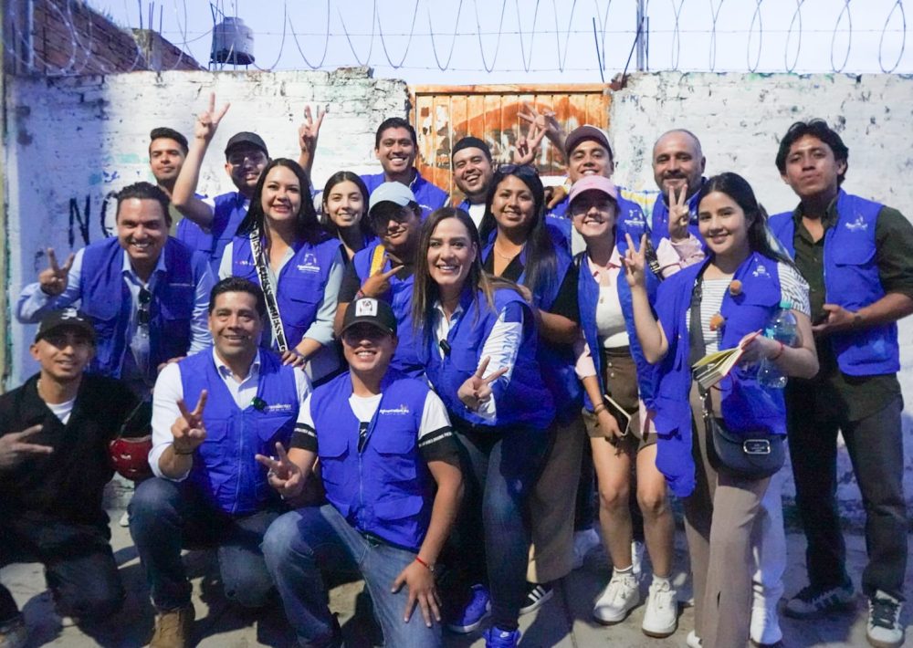 LEO MONTAÑEZ PERMANECE CERCANO A LA CIUDADANÍA