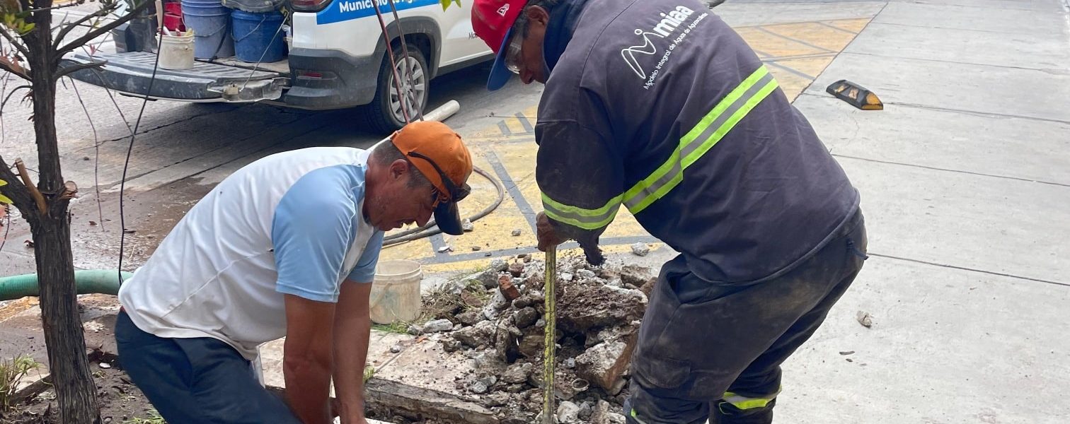 ✅👷 Realizaremos la reparación de una fuga de agua potable, en la cual remplazaremos las piezas dañadas para solucionar el problema. 💧👍🔧