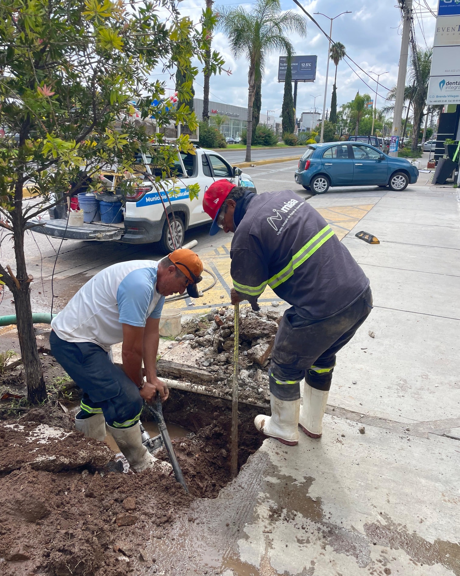 ✅👷 Realizaremos la reparación de una fuga de agua potable, en la cual remplazaremos las piezas dañadas para solucionar el problema. 💧👍🔧