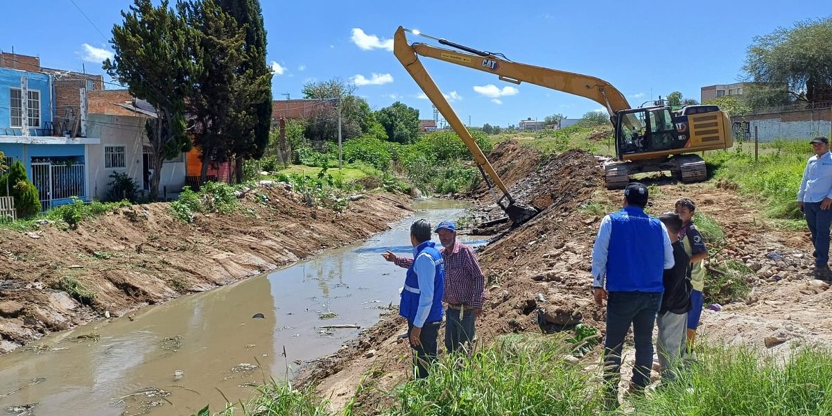 SUPERVISA LEO MONTAÑEZ LIMPIEZA DEL ARROYO DE LOS ARELLANO