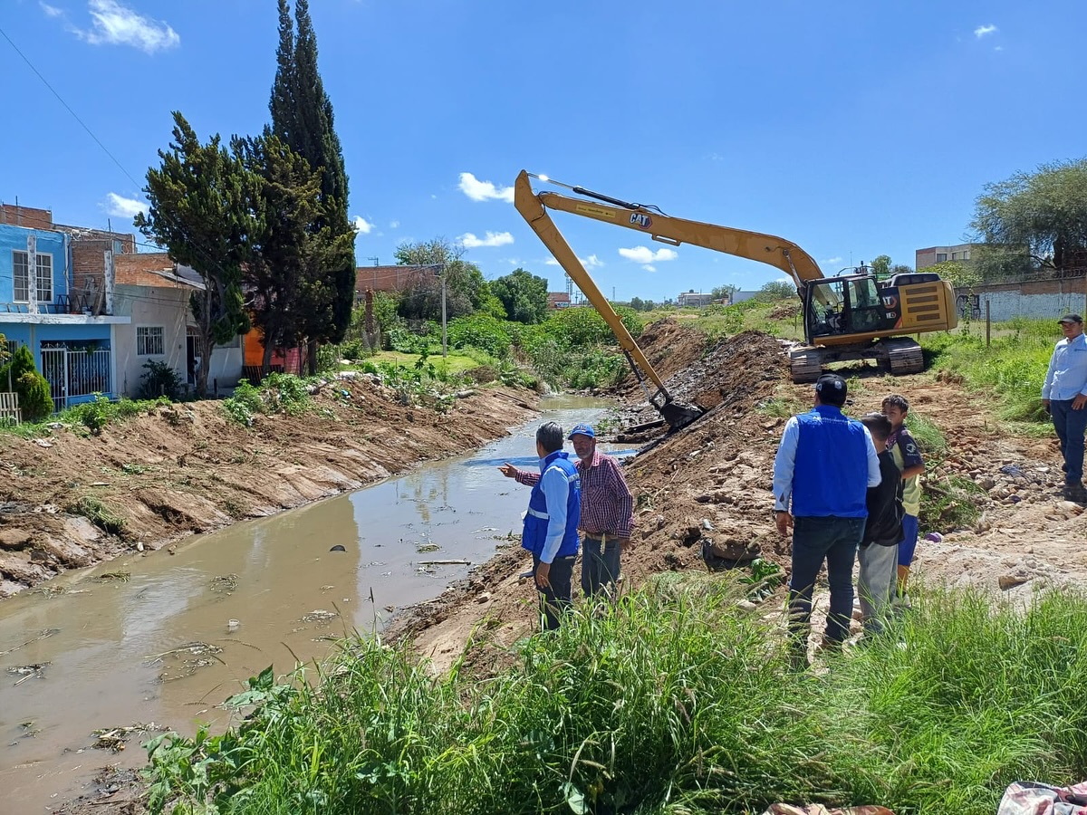 SUPERVISA LEO MONTAÑEZ LIMPIEZA DEL ARROYO DE LOS ARELLANO