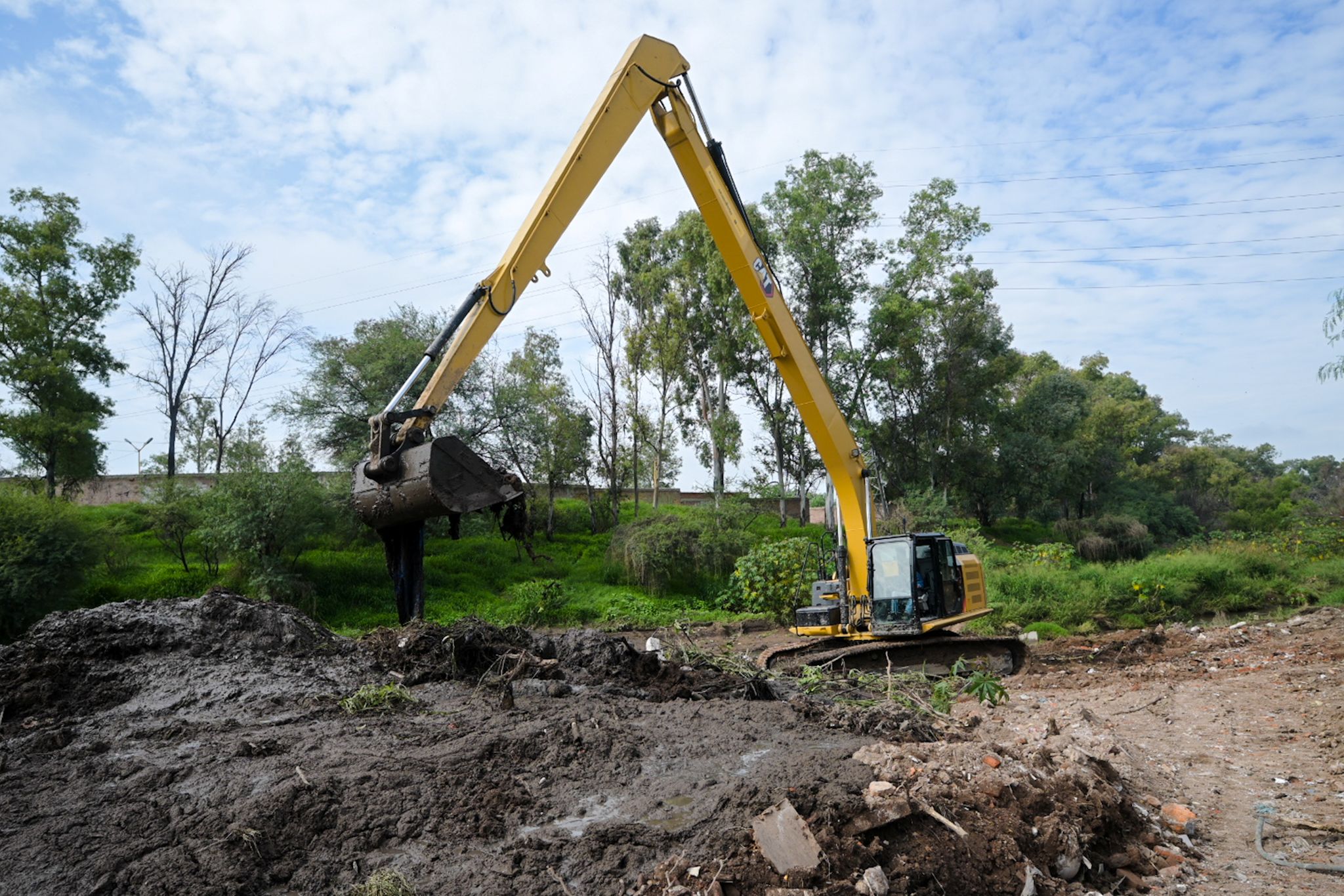 SUPERVISA LEO MONTAÑEZ TRABAJOS DE PREVENCIÓN DE RIESGOS POR LLUVIAS EN EL ARROYO SAN FRANCISCO