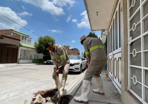 ✅👷 Detectamos una fuga de agua potable la cual repararemos a la brevedad. 💧👍🔧