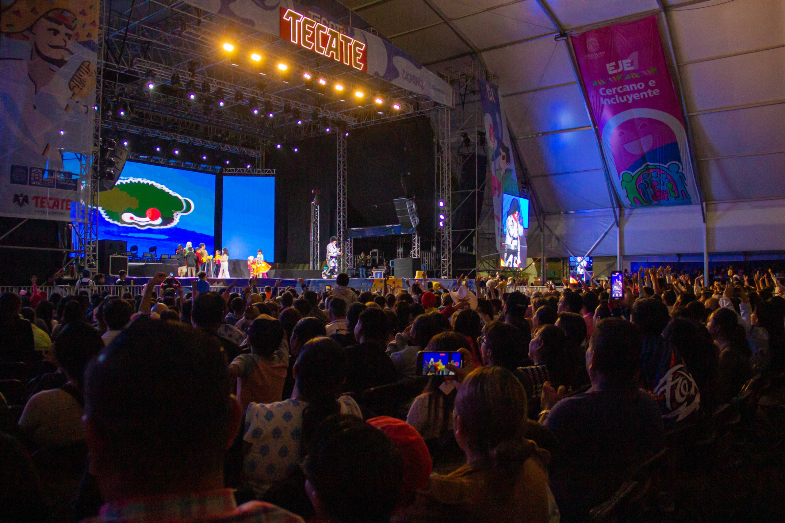 LA COMEDIA CONQUISTÓ EL FORO TECATE EN JESÚS MARÍA