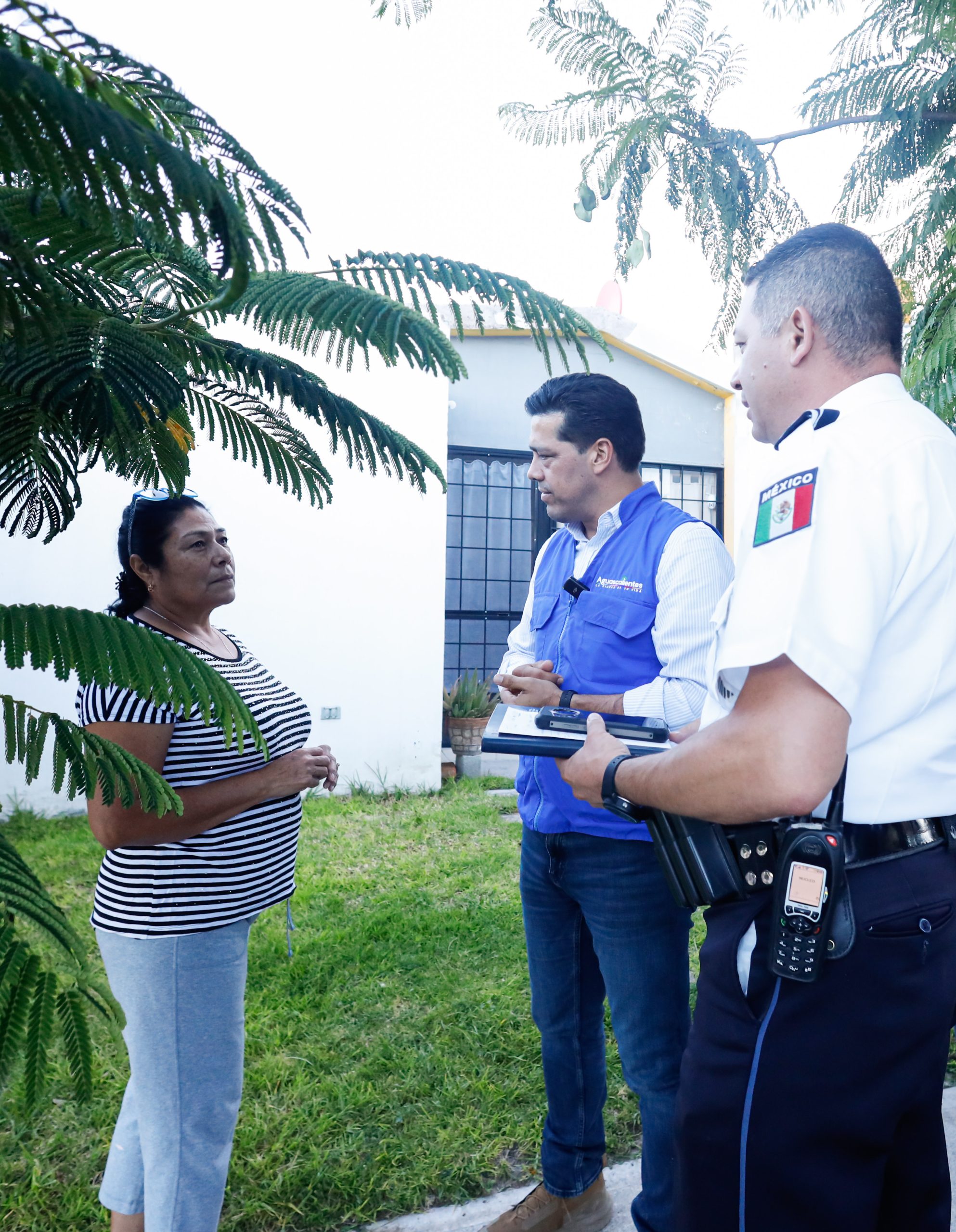 SE REÚNE LEO MONTAÑEZ CON VECINOS DEL FRACCIONAMIENTO LA FLORIDA I