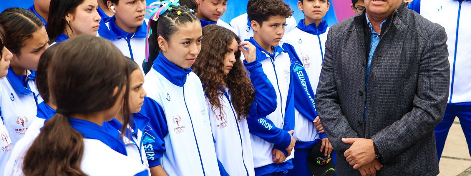 Arturo Fernández Estrada, despidió a las y los representantes de waterpolo infantil femenil y varonil de Aguascalientes