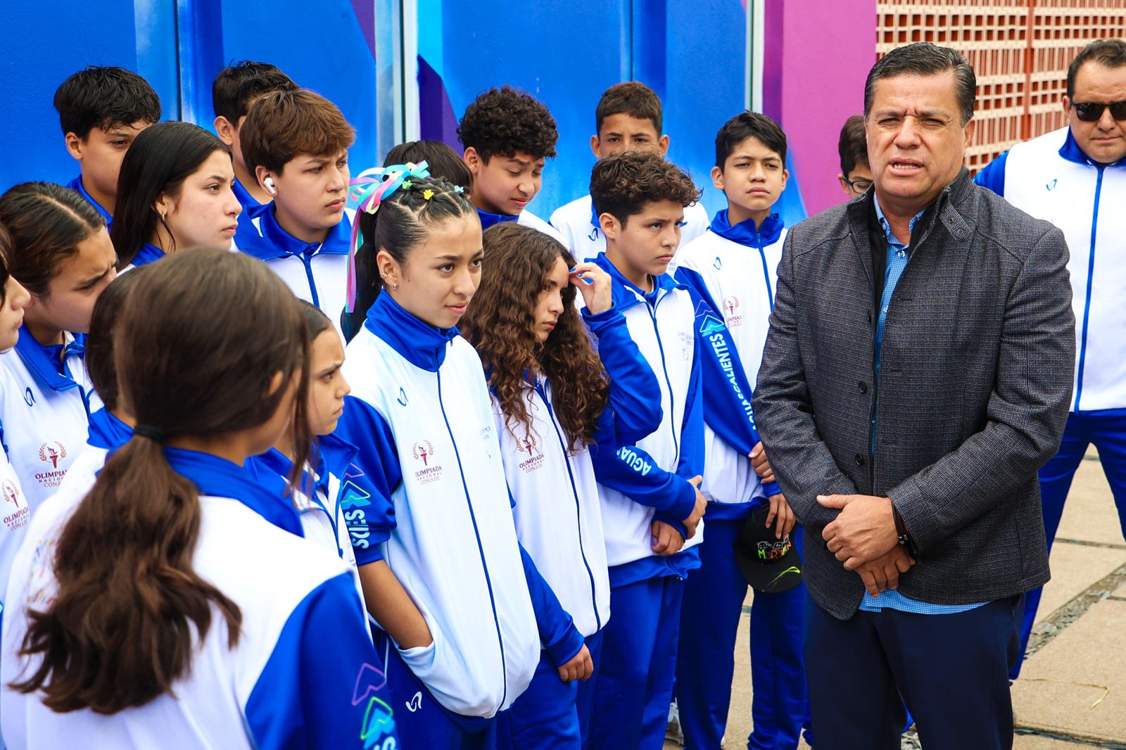 Arturo Fernández Estrada, despidió a las y los representantes de waterpolo infantil femenil y varonil de Aguascalientes