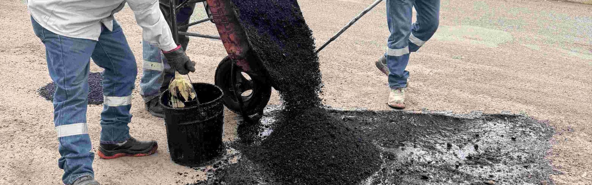 CONTINÚA MUNICIPIO CON EL BACHEO Y LIMPIEZA DE CALLES AFECTADAS POR LA LLUVIA