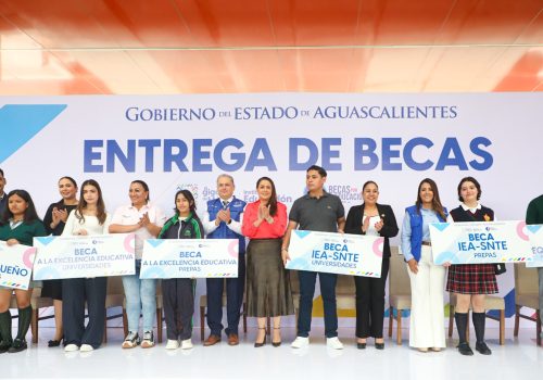 TERE JIMÉNEZ INICIA ENTREGA DE BECAS EN TODO EL ESTADO