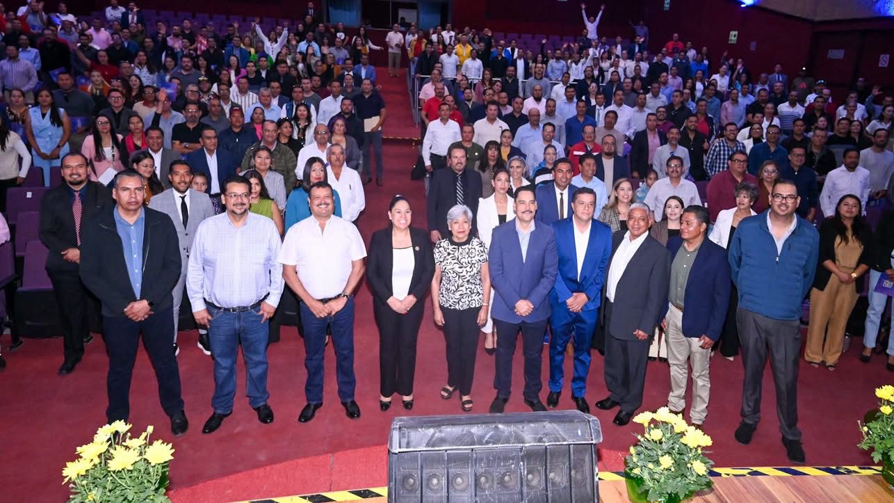 🎓🤝 En el emblemático Teatro Bicentenario de Pabellón de Arteaga, fuimos sede del 2.º Foro de Educación Física: «Conversatorio de Experiencias Docentes», correspondiente al ciclo escolar 2024–2025.