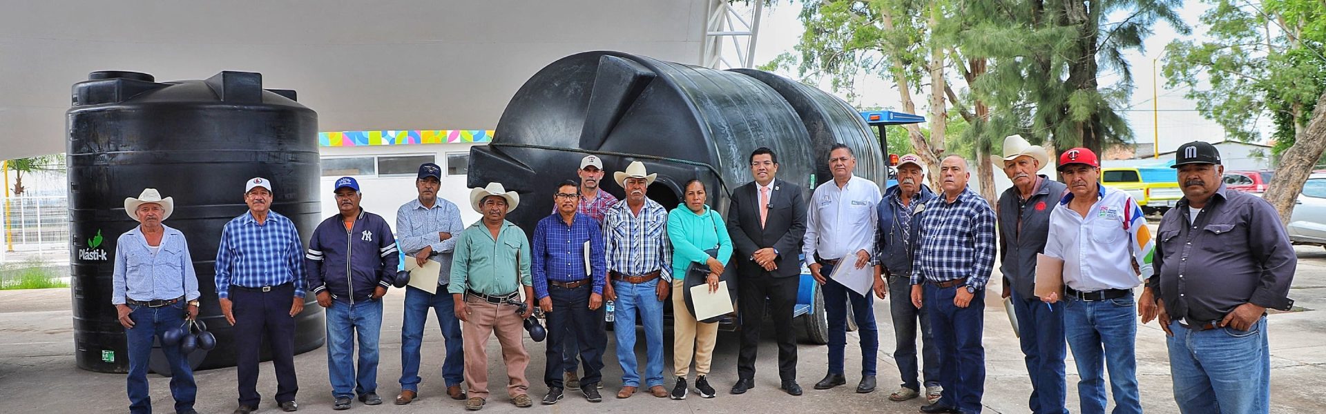 PRODUCTORES DEL SECTOR RURAL DE JESÚS MARÍA RECIBEN CISTERNAS
