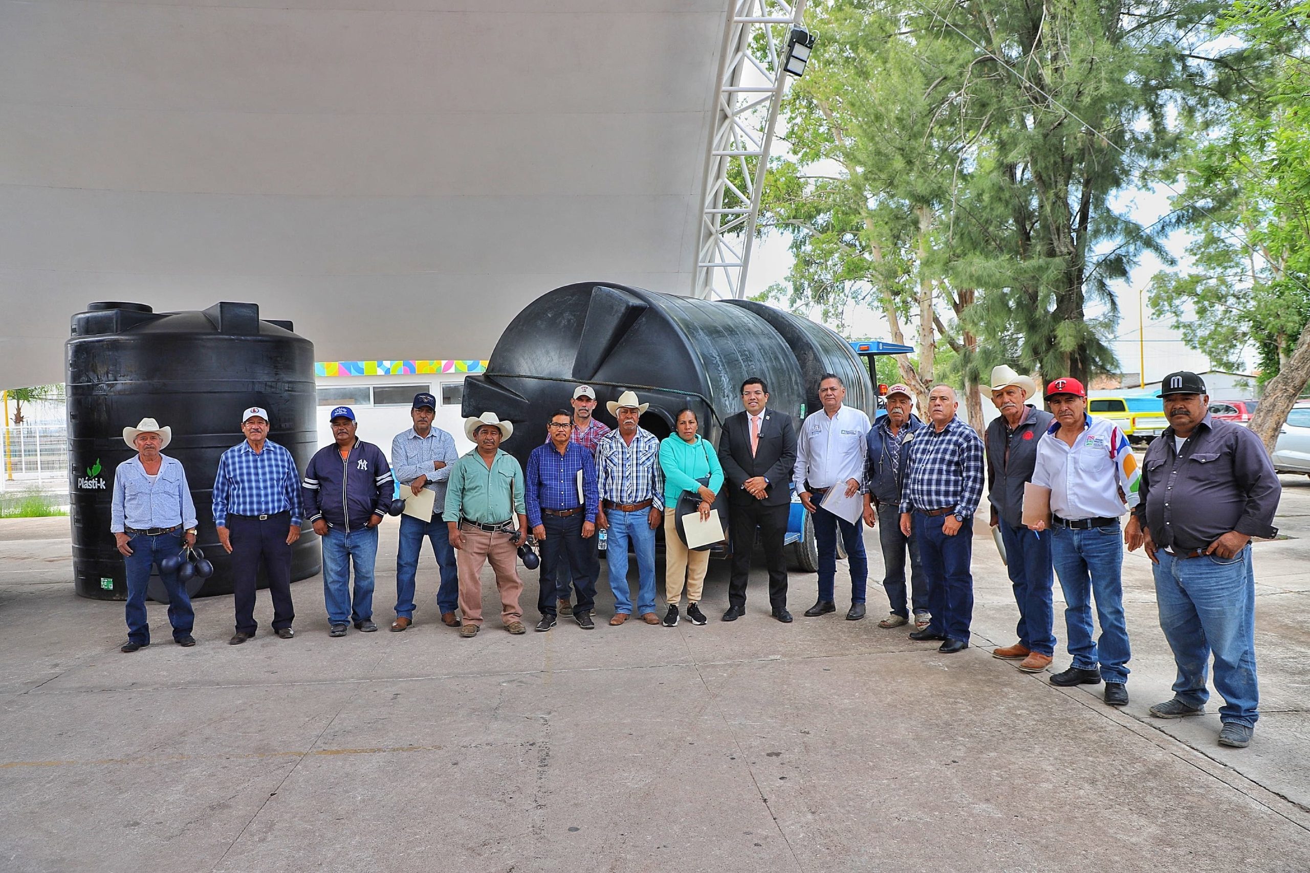 PRODUCTORES DEL SECTOR RURAL DE JESÚS MARÍA RECIBEN CISTERNAS