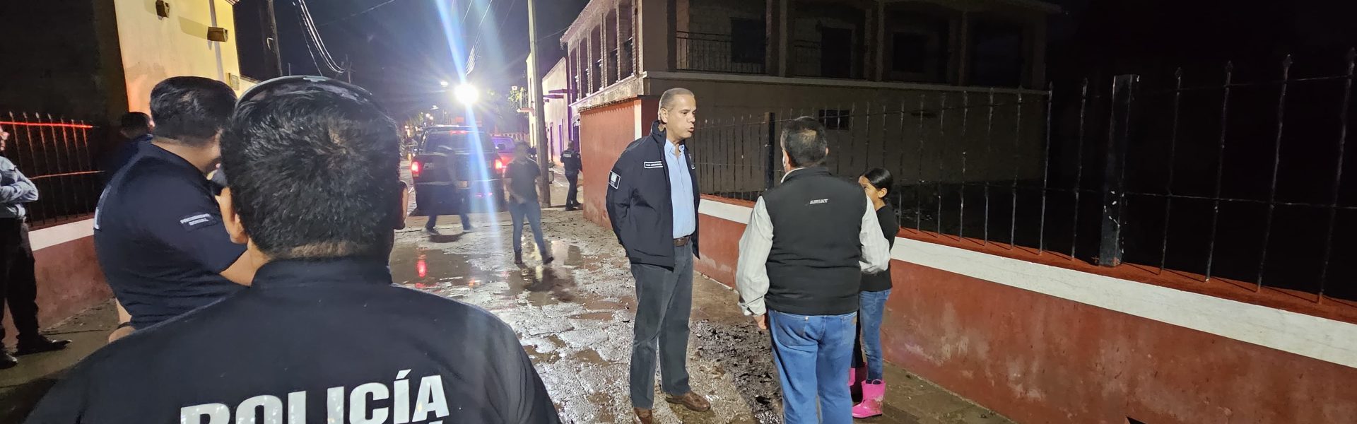 ATIENDEN CUERPOS DE EMERGENCIA DESBORDAMIENTO DE ARROYO EN ASIENTOS; NO SE REPORTAN PERSONAS LESIONADAS