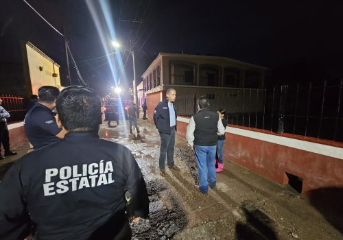 ATIENDEN CUERPOS DE EMERGENCIA DESBORDAMIENTO DE ARROYO EN ASIENTOS; NO SE REPORTAN PERSONAS LESIONADAS